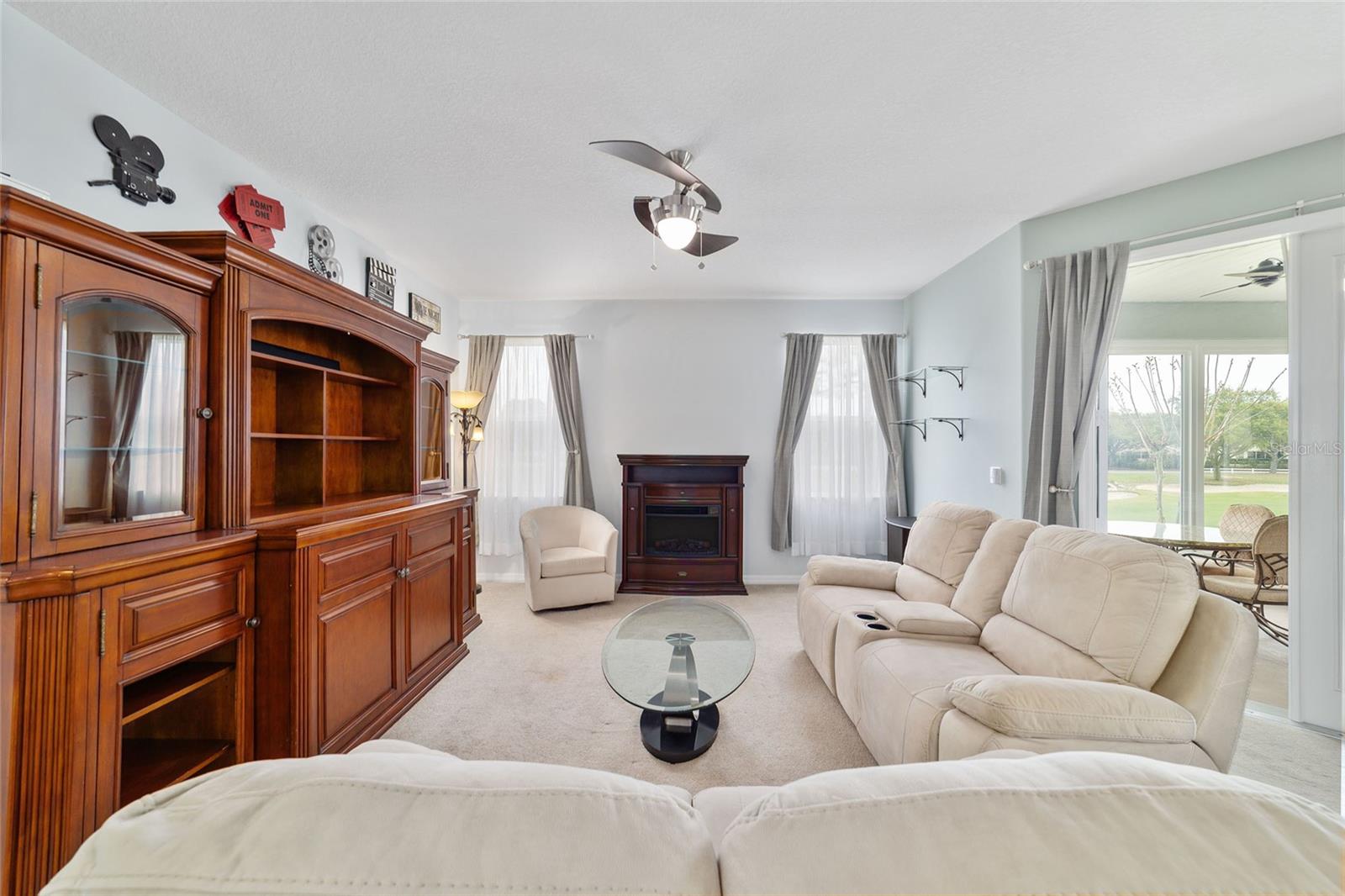 ON TOP OF THE WORLD - Residential