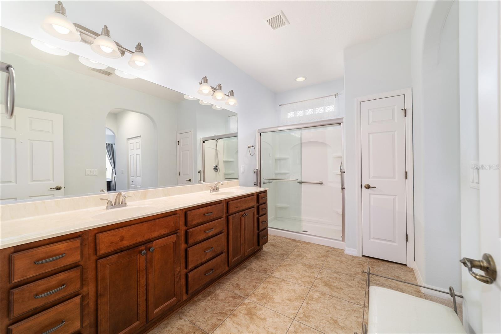 ON TOP OF THE WORLD - Residential