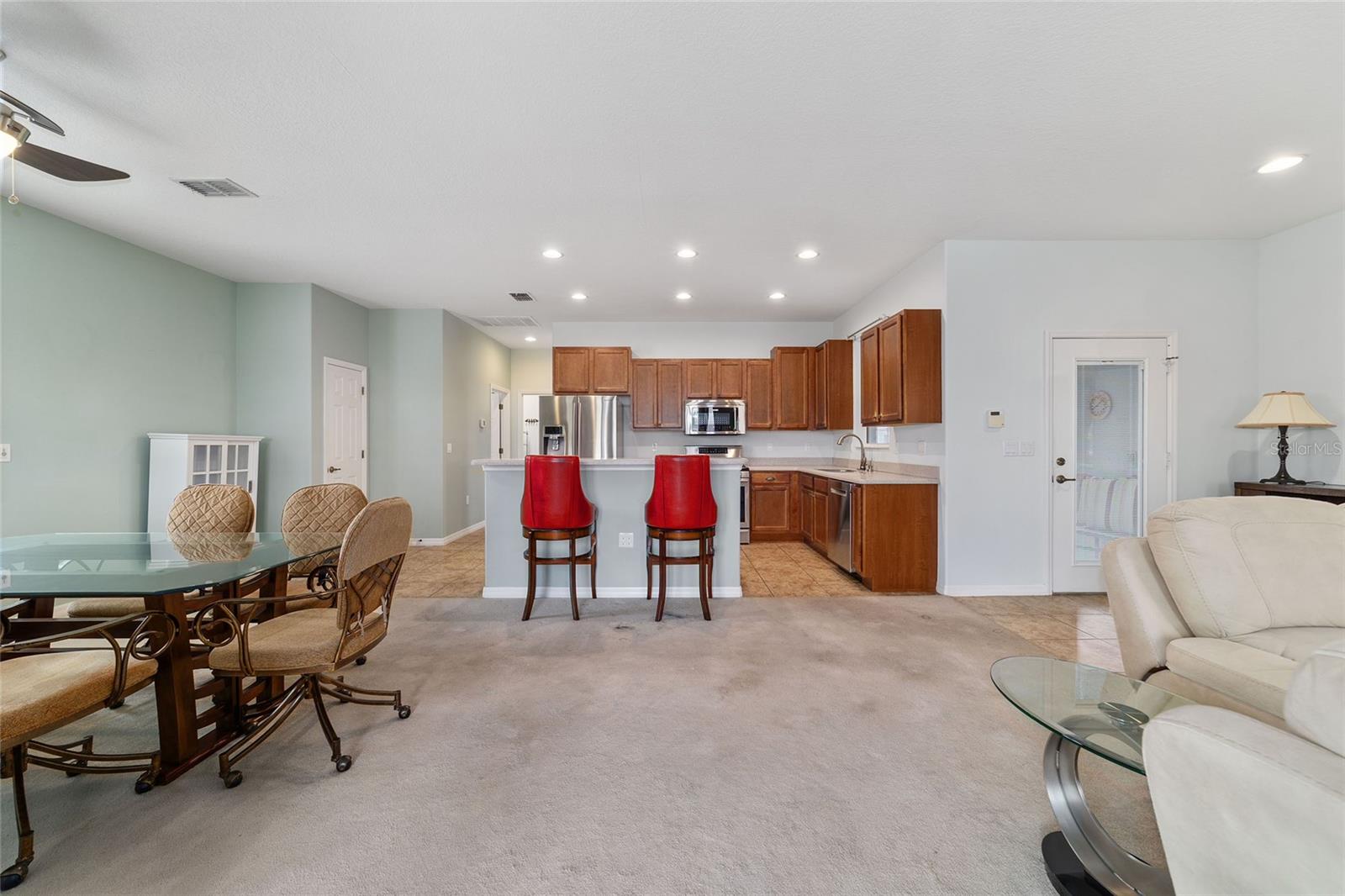 ON TOP OF THE WORLD - Residential