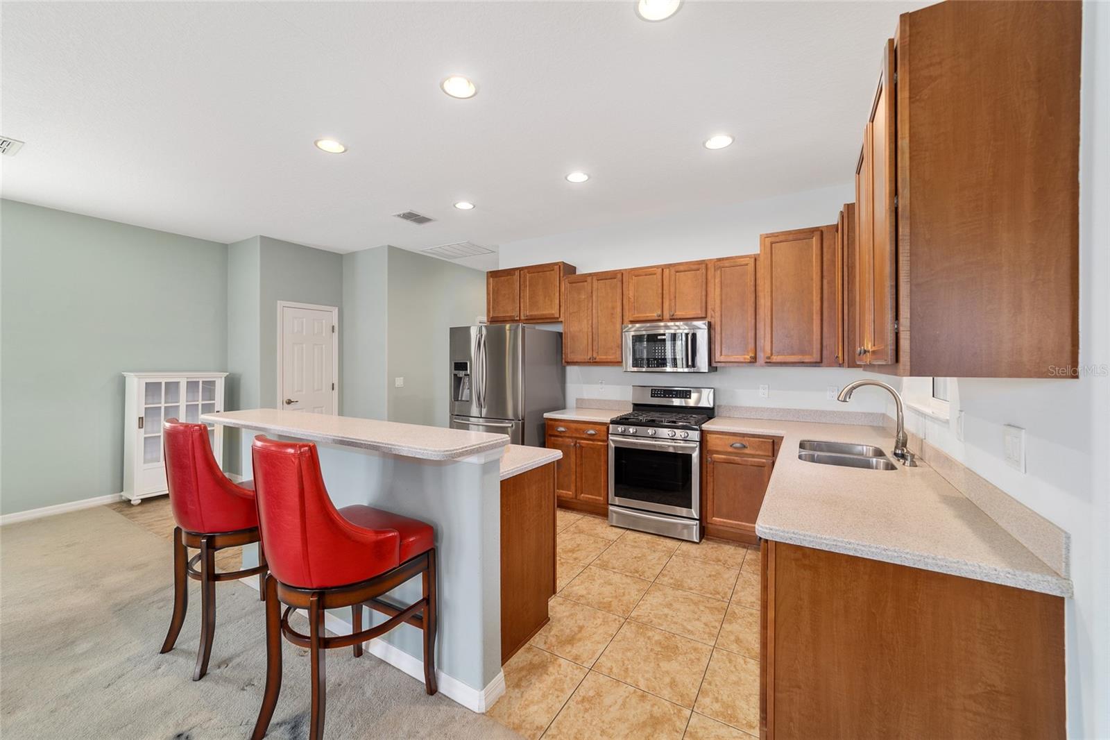 ON TOP OF THE WORLD - Residential