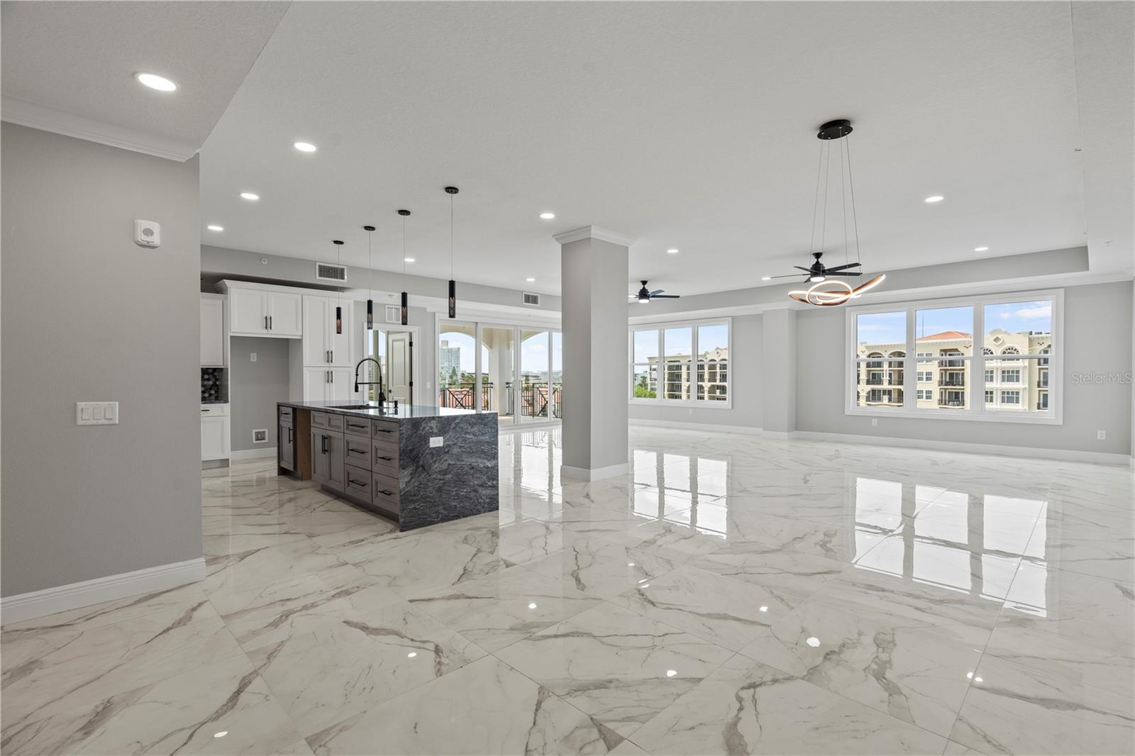 211 DOLPHIN POINT 501