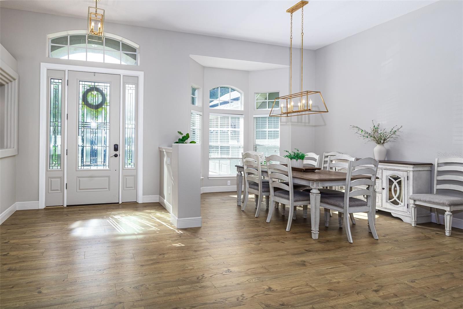 158 COSTA LOOP