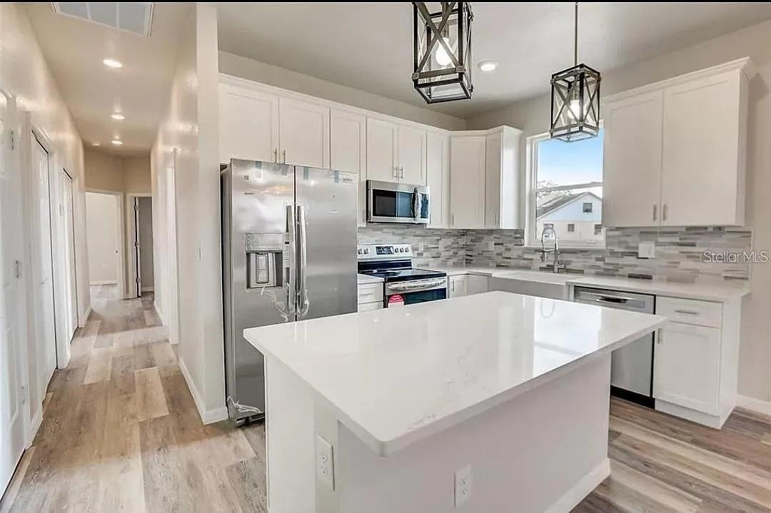 SABAL SQUARE ESTATES - Residential Lease