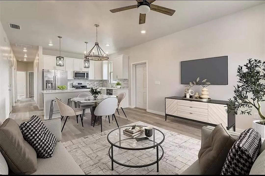 SABAL SQUARE ESTATES - Residential Lease