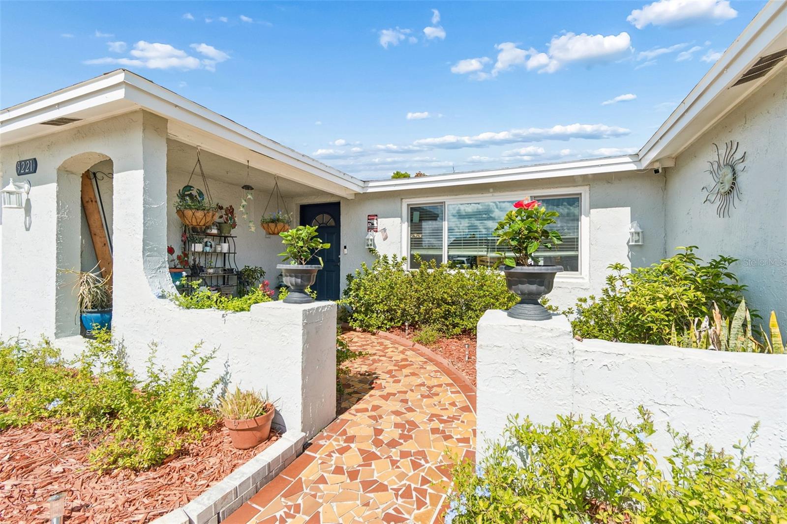9221 RAINBOW LANE
