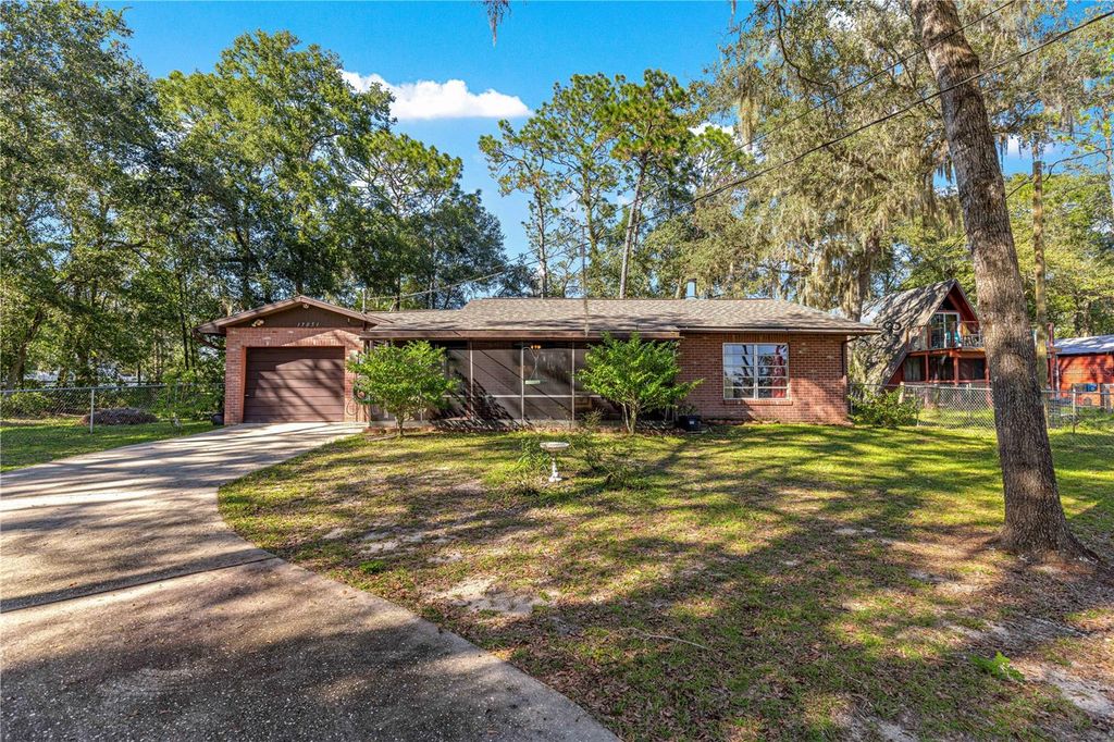 Photo of 17051 SE 61st Place, Ocklawaha, FL 32179 (MLS # OM712138)