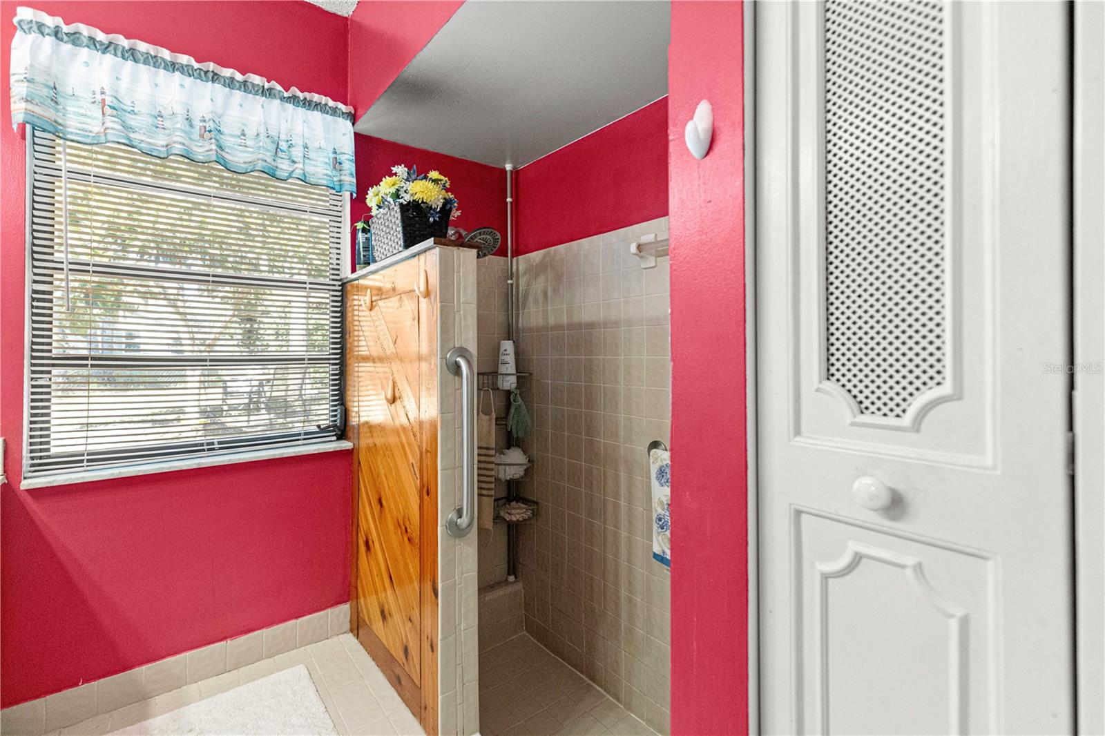 WOODS & LAKES SUB - Residential