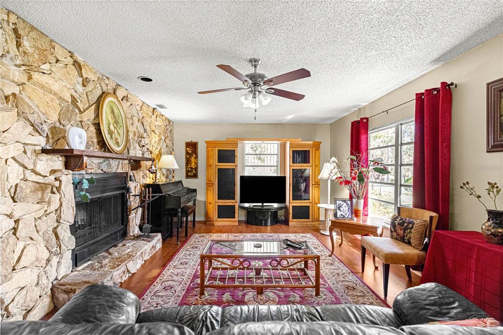 Photo of 17051 SE 61st Place, Ocklawaha, FL 32179 (MLS # OM712138)