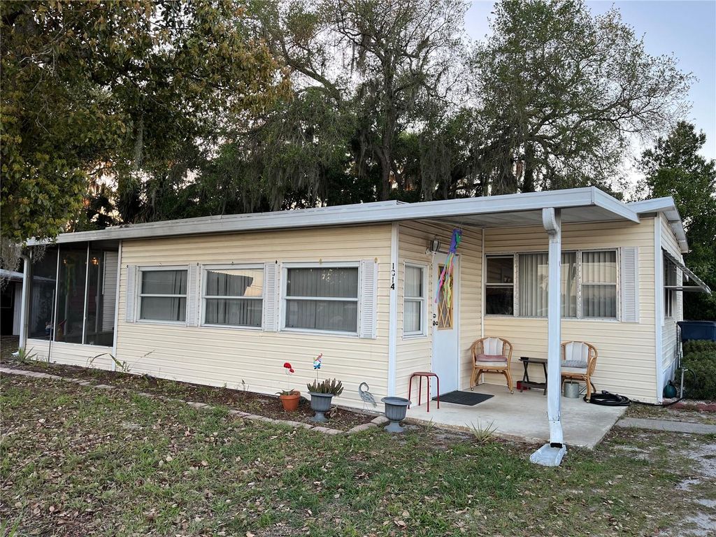 Photo of 1314 Westland Drive, Tavares, FL 32778 (MLS # O6392551)