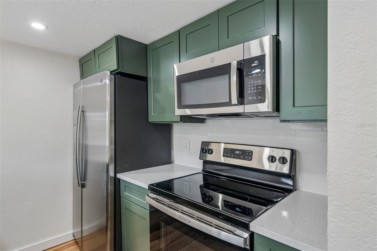 WATERSIDE CONDO III - Residential