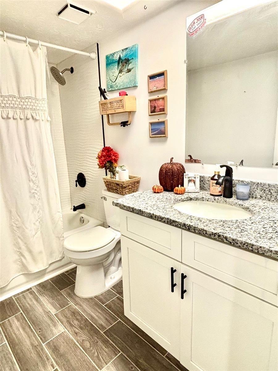 LIVE OAK VILLAS CONDO PH 01 SOUTH - Residential