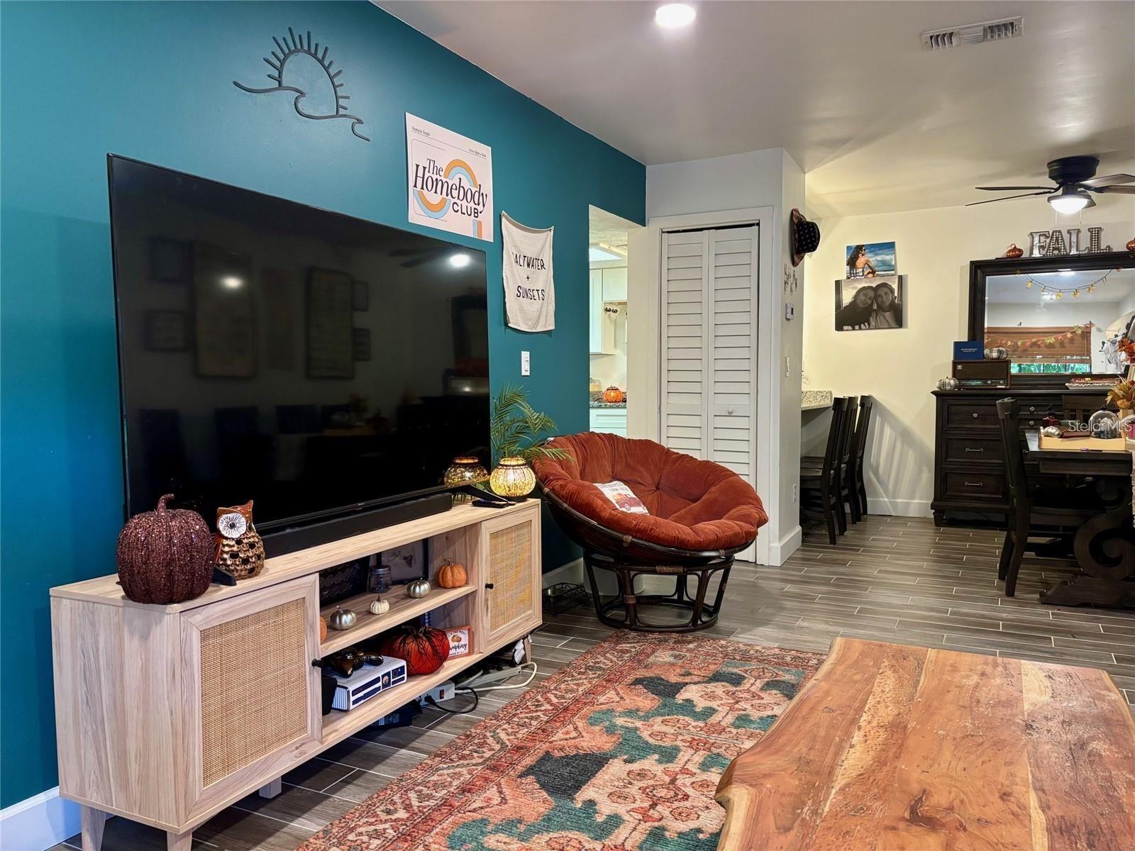 LIVE OAK VILLAS CONDO PH 01 SOUTH - Residential