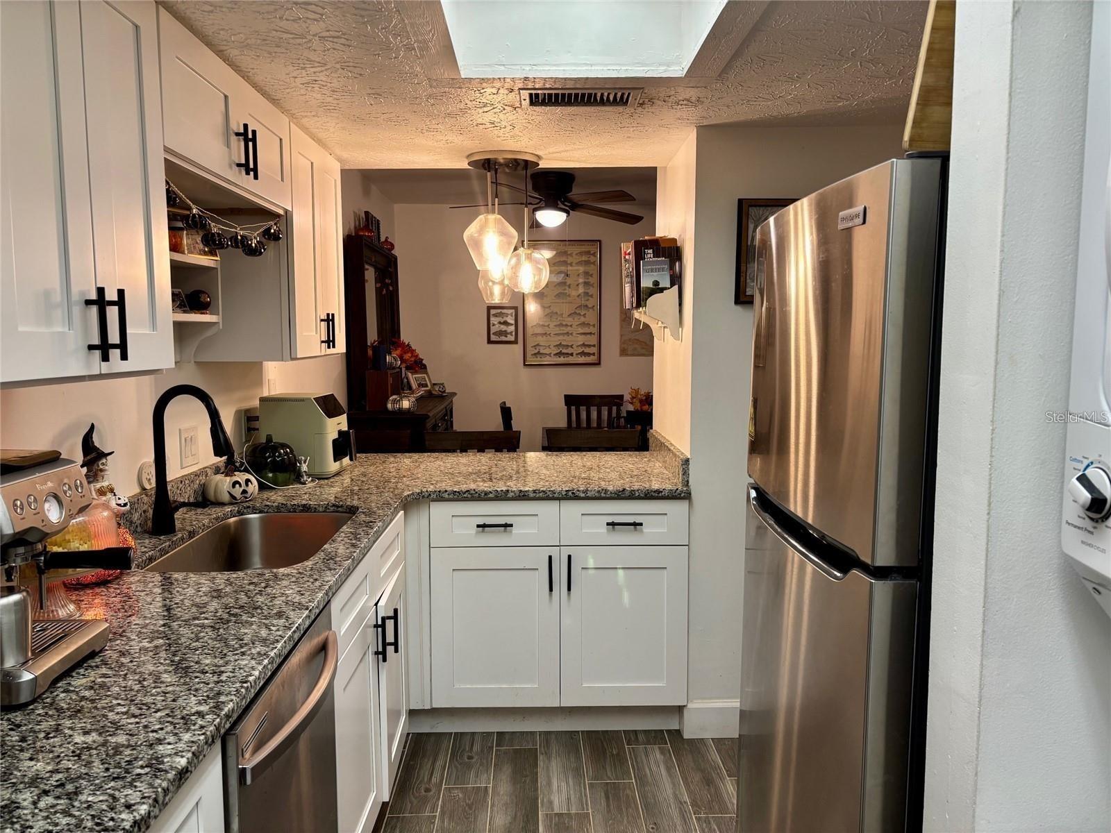 LIVE OAK VILLAS CONDO PH 01 SOUTH - Residential