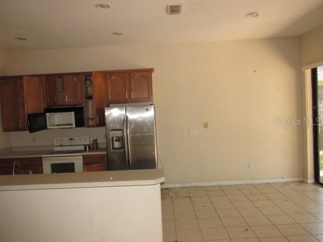 563 LAKE DAVENPORT CIRCLE