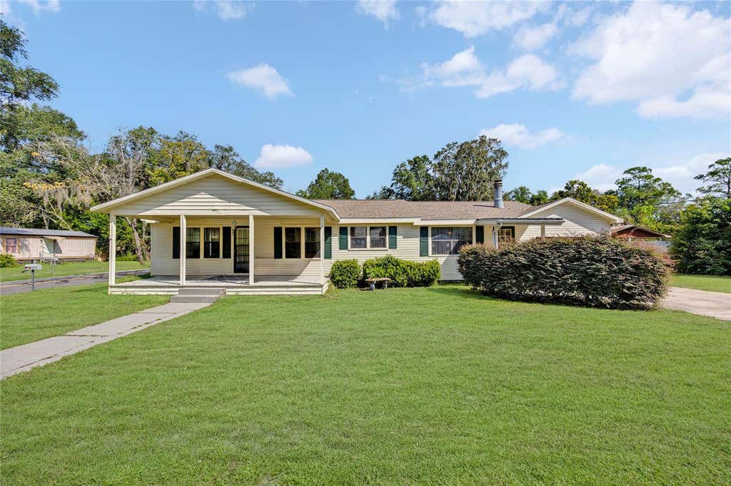 Photo of 207 Senter Avenue NW, Branford, FL 32008 (MLS # GC542626)
