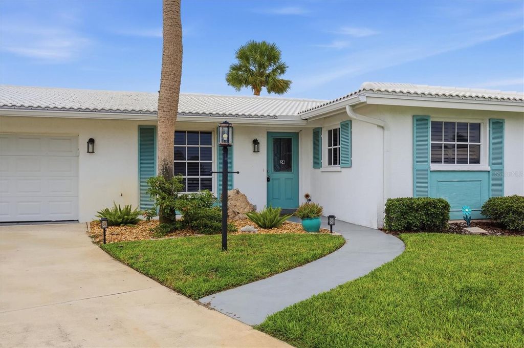 Photo of 24 N Oakwood Drive N #24, Englewood, FL 34223 (MLS # N6144584)