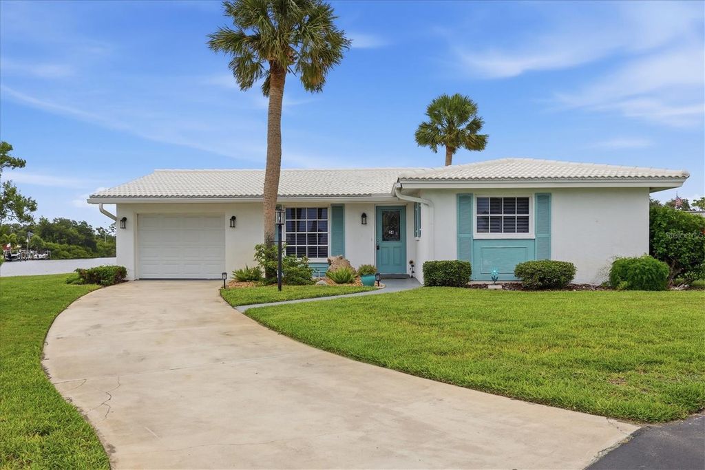 Photo of 24 N Oakwood Drive N #24, Englewood, FL 34223 (MLS # N6144584)