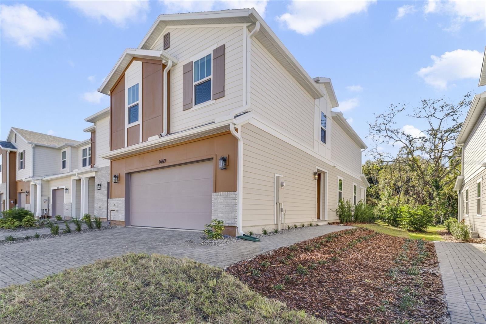 1669 GREENLEAF WOODS COVE