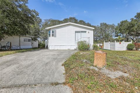 A home in LAKE WALES