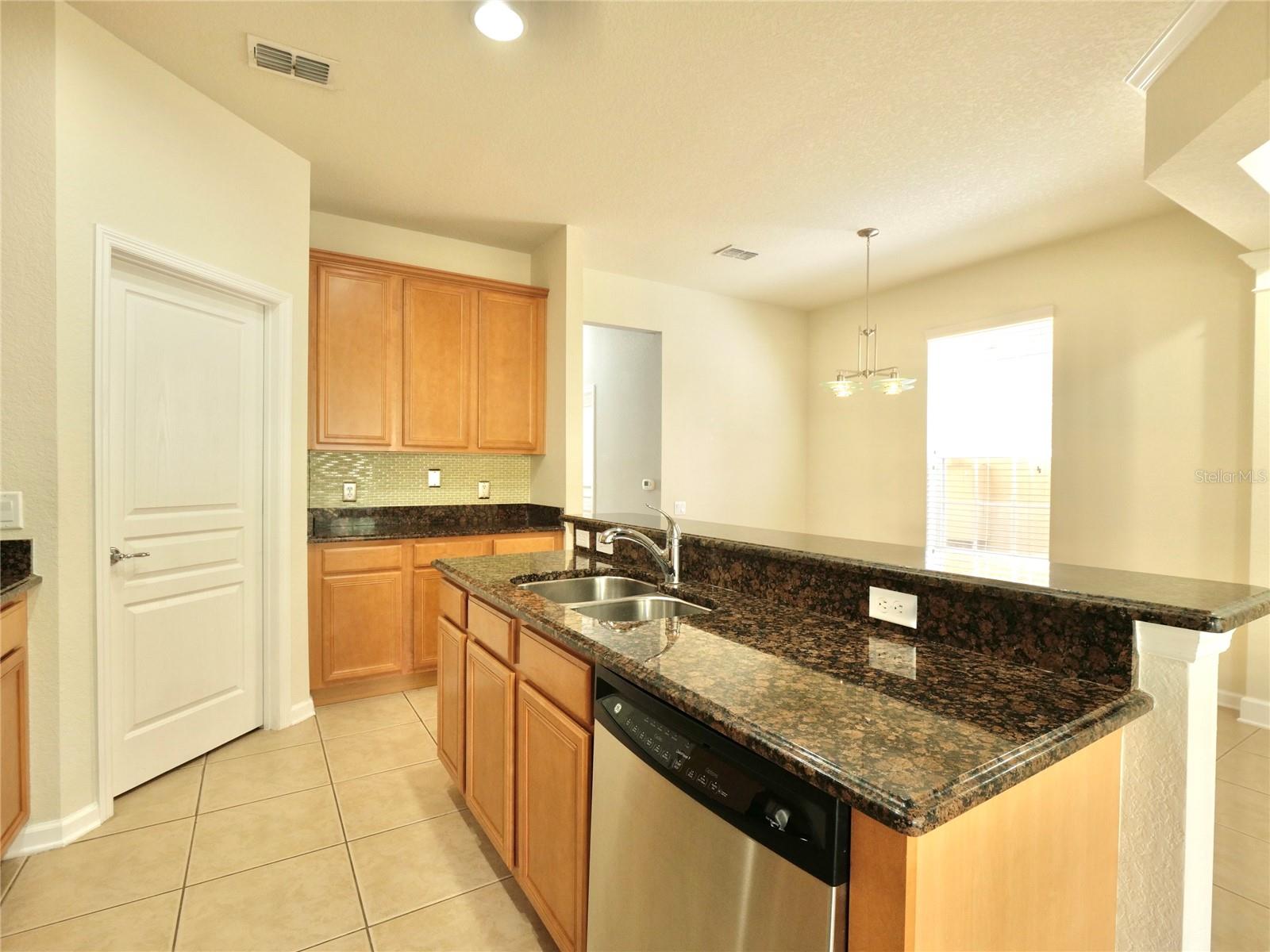 LAKE SAWYER SOUTH PH 03 - Residential Lease