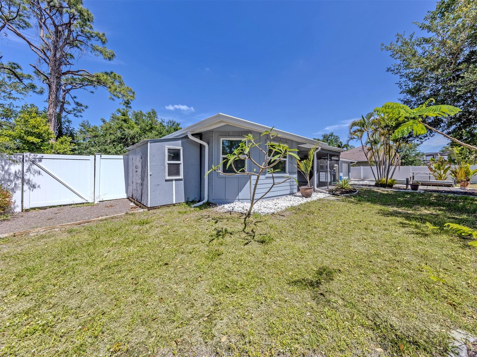 SOUTH VENICE - Residential