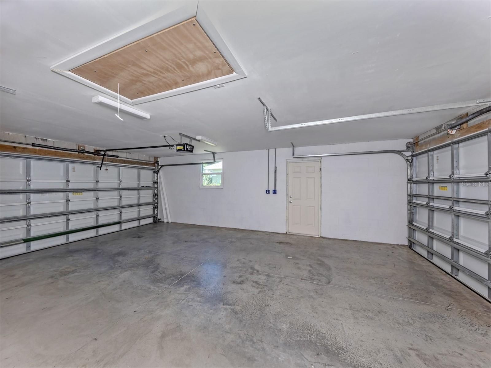 SOUTH VENICE - Residential