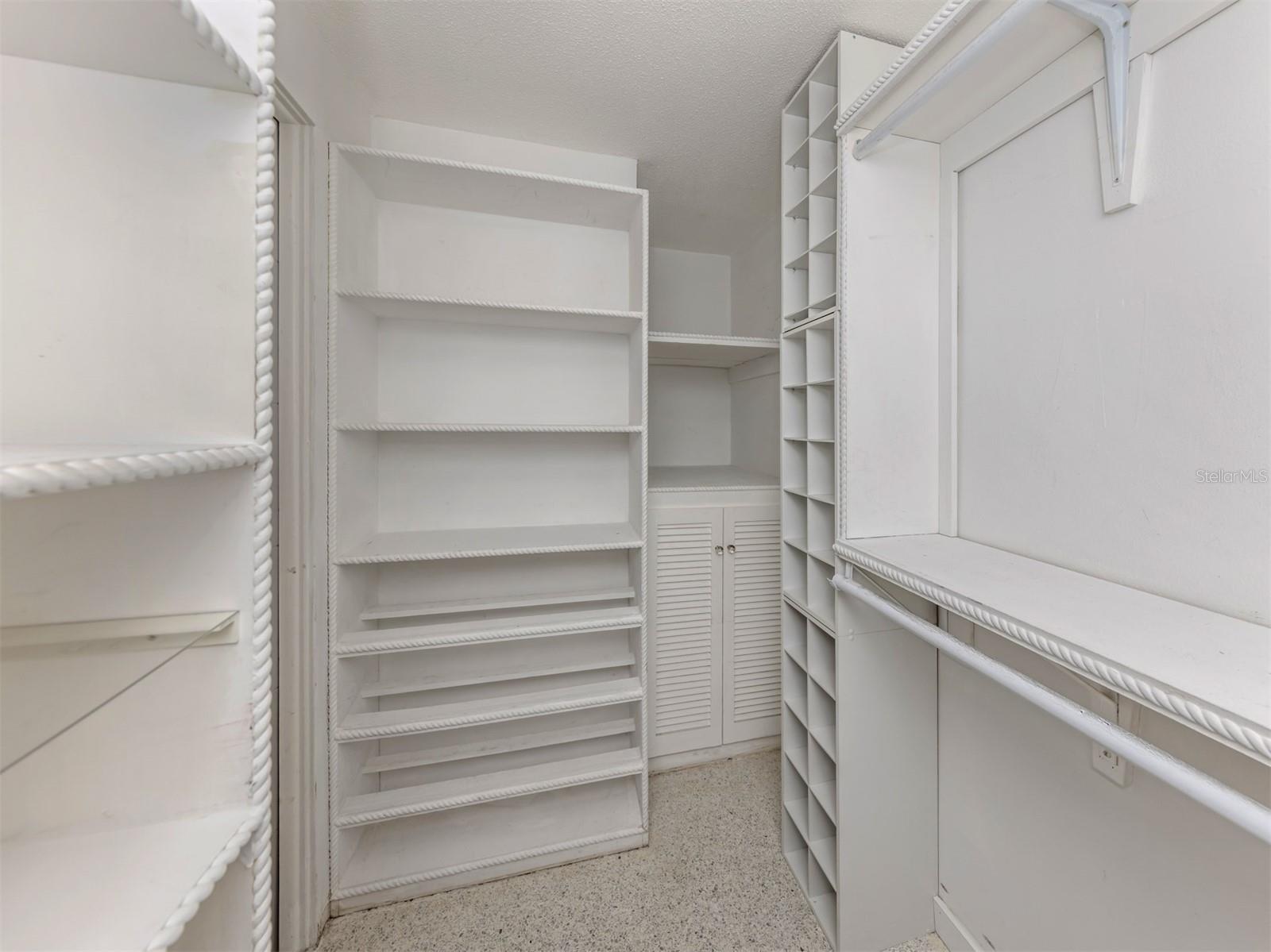 SOUTH VENICE - Residential