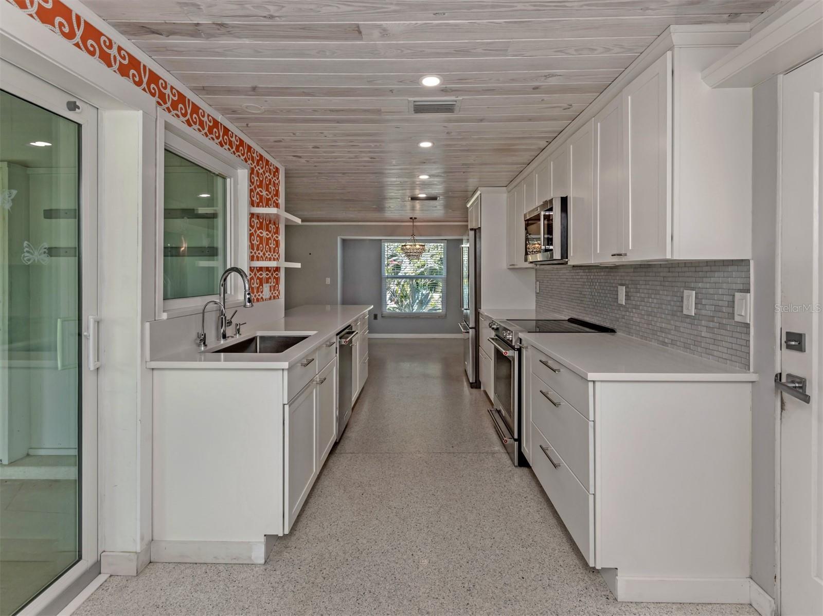 SOUTH VENICE - Residential