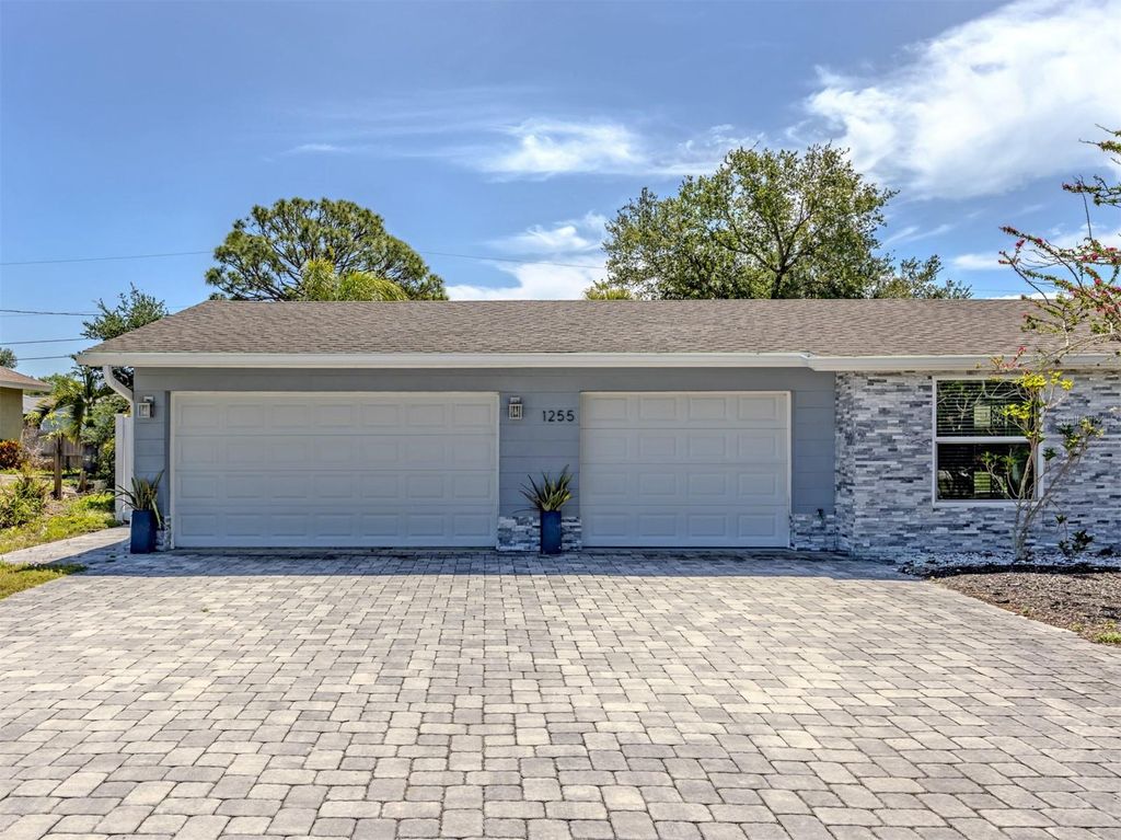 Photo of 1255 Yacht Club Drive, Venice, FL 34293 (MLS # N6143904)