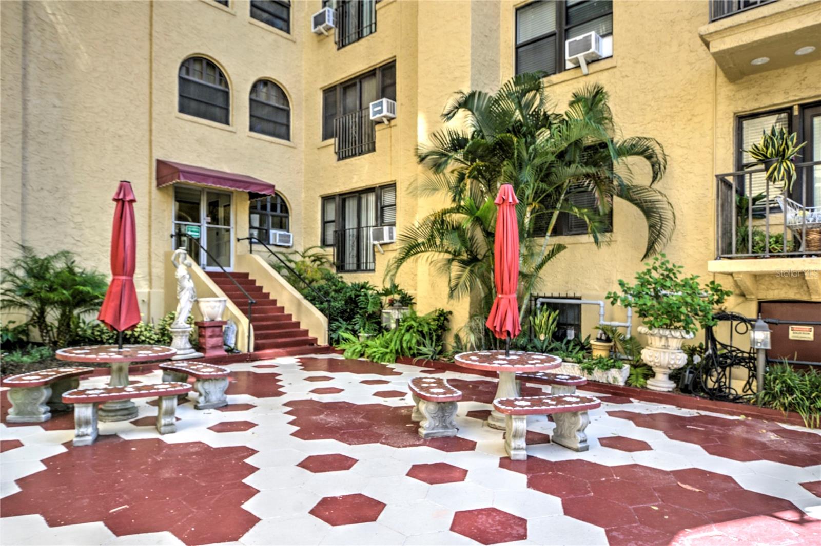 FLORI DE LEON APTS CO-OP - Residential