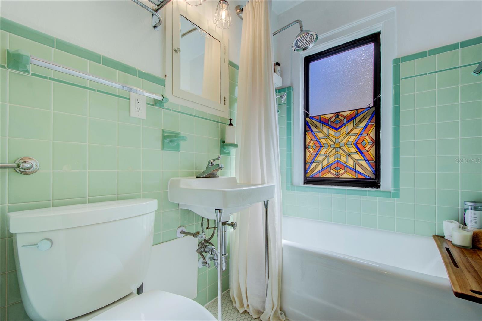 FLORI DE LEON APTS CO-OP - Residential