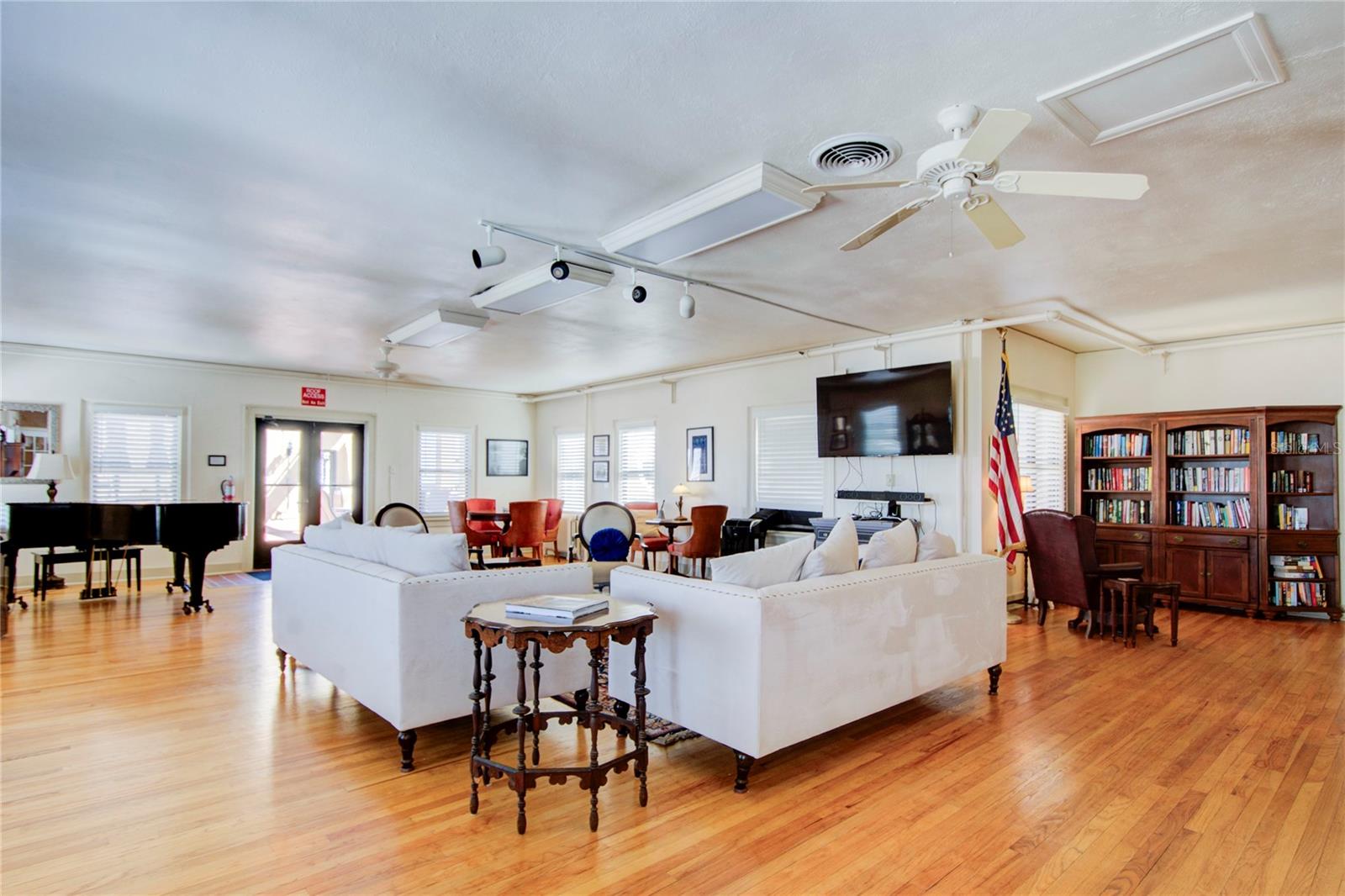 FLORI DE LEON APTS CO-OP - Residential