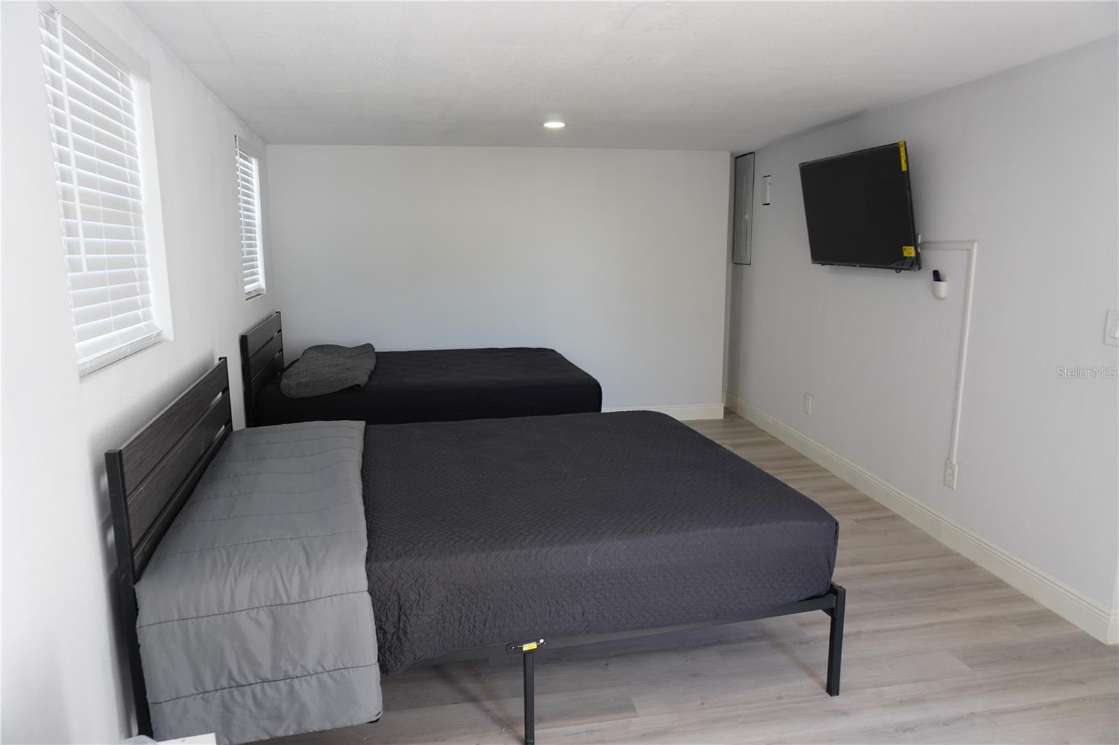DODGE TERRACE - Residential Lease