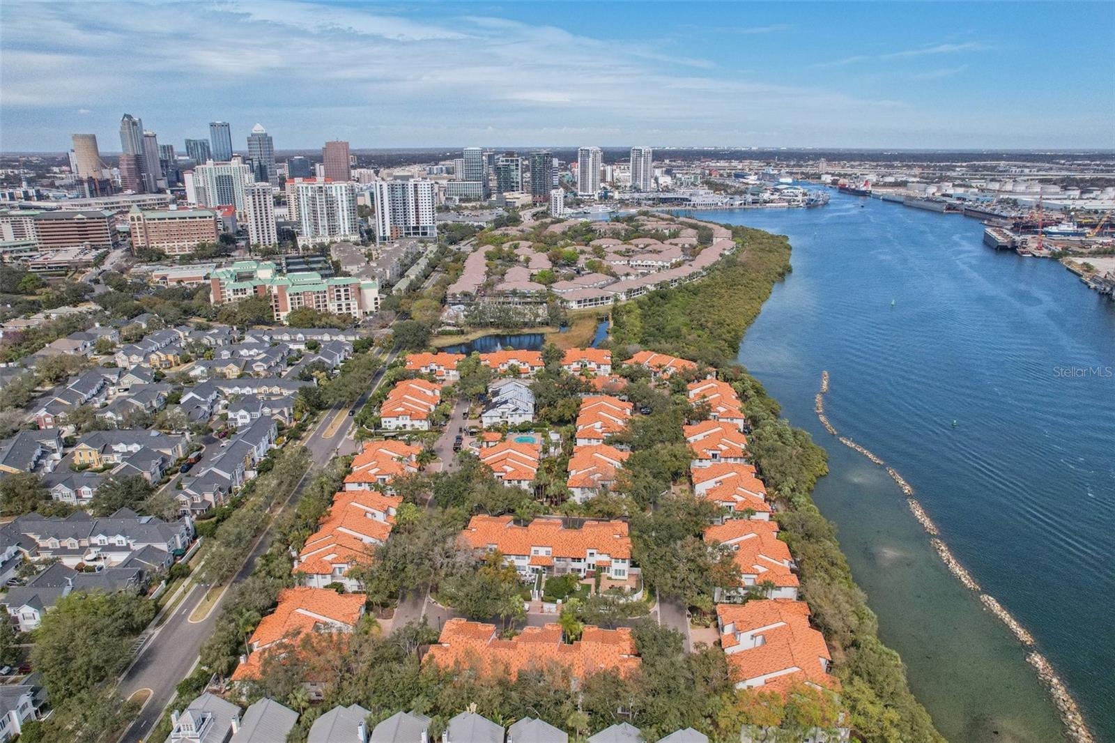 HARBOR HOMES PH ONE - Residential