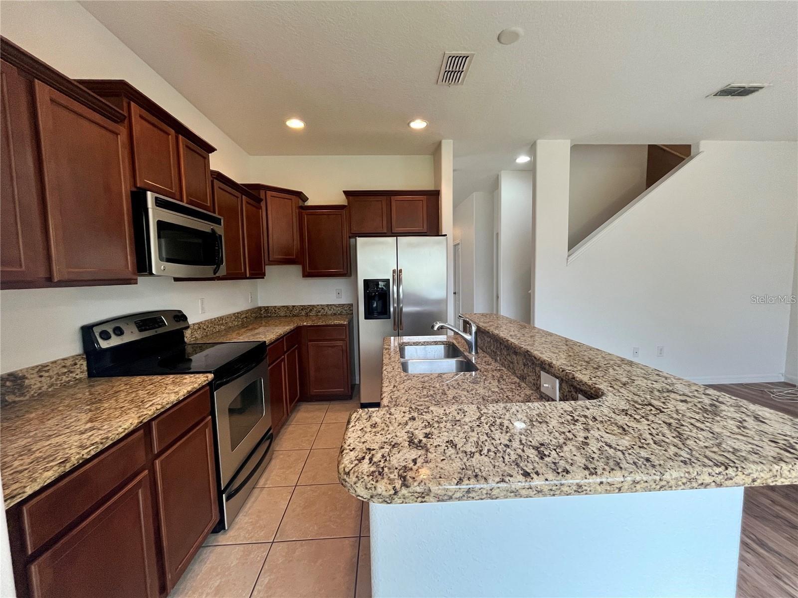 SAVANNAH LNDGS - Residential Lease
