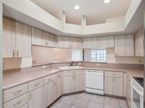 Tiny photo for 4519 Inverness Drive, Leesburg, FL 34748 (MLS # G5112943)