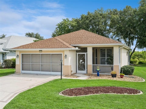 Photo of 4519 Inverness Drive, Leesburg, FL 34748 (MLS # G5112943)