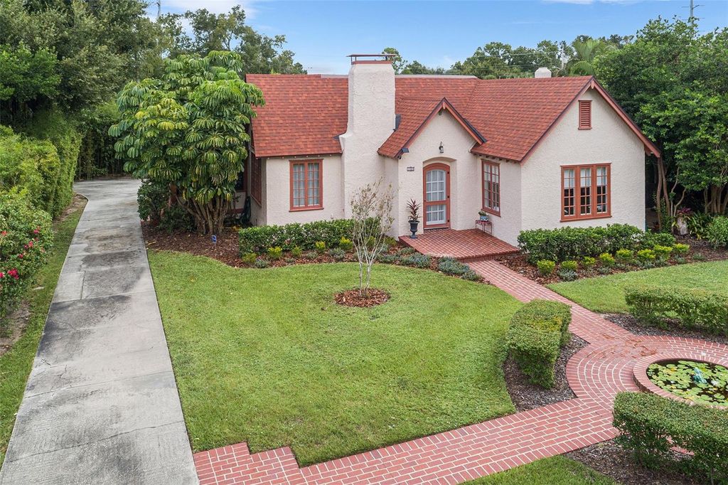 Photo of 1323 Stately Oaks Drive NW, Winter Haven, FL 33881 (MLS # P4936627)