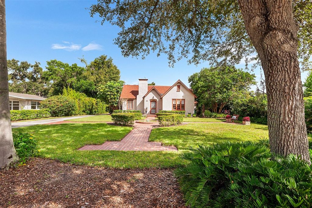Photo of 1323 Stately Oaks Drive NW, Winter Haven, FL 33881 (MLS # P4936627)