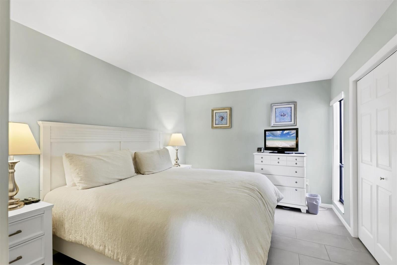 MIDNIGHT COVE II - Residential