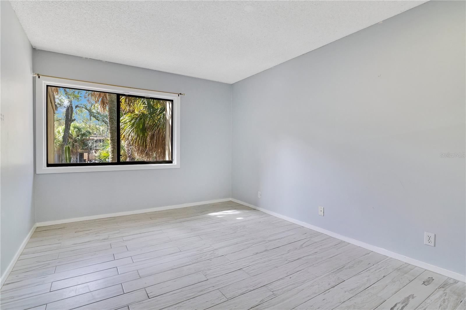 CROWN OAKS - Residential