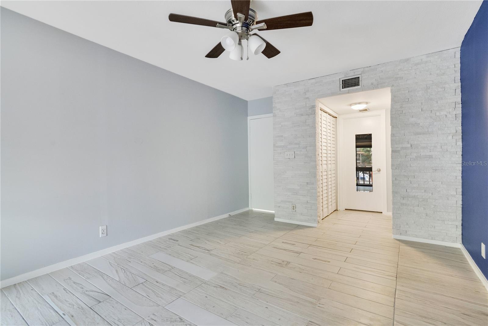 CROWN OAKS - Residential