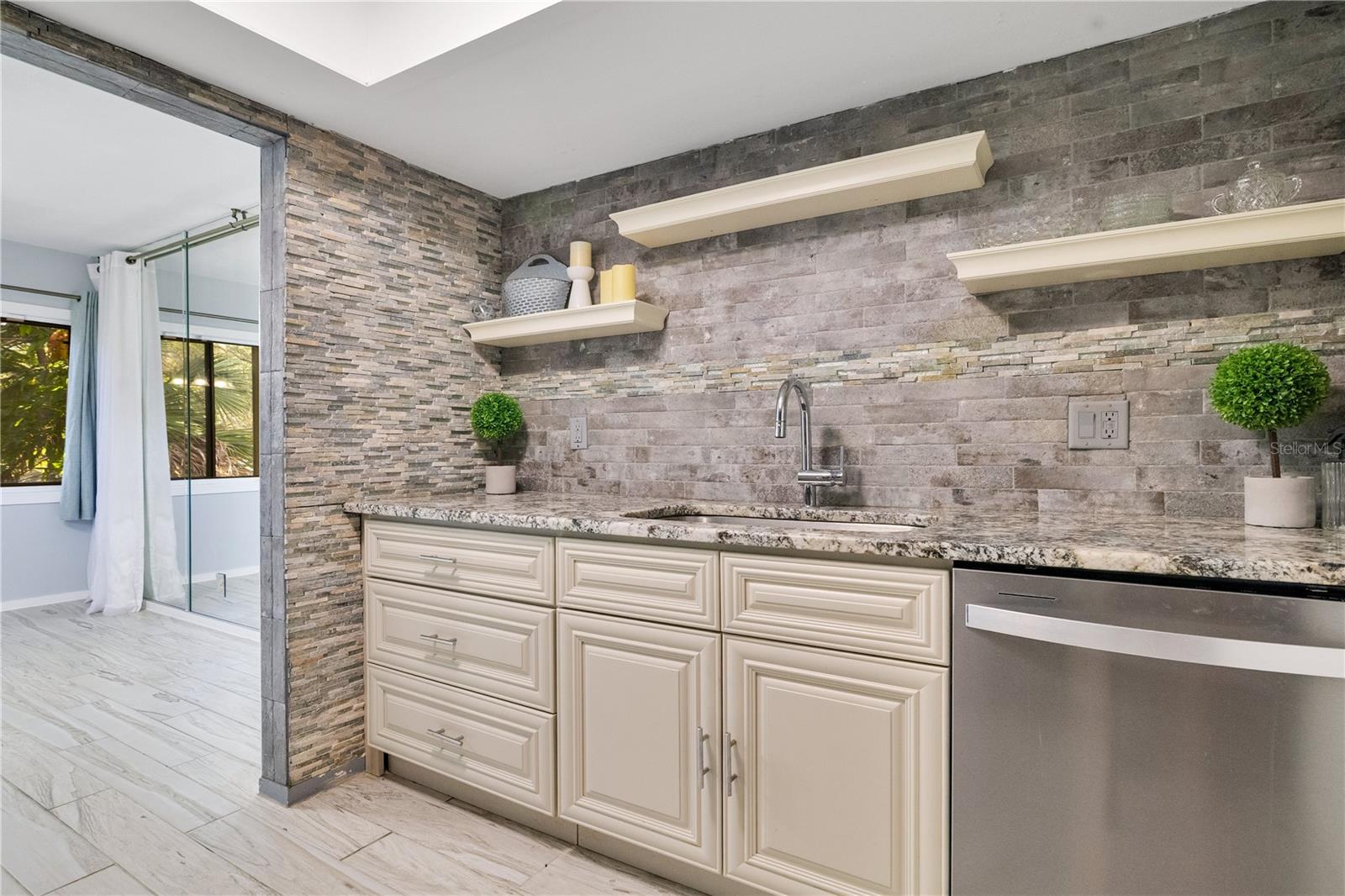 CROWN OAKS - Residential