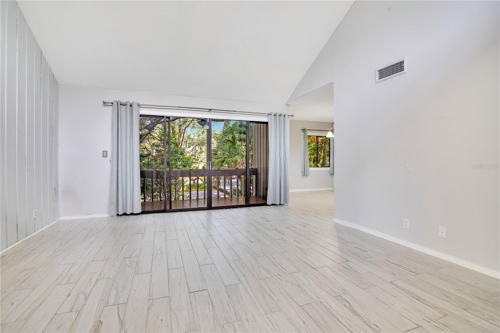 CROWN OAKS - Residential