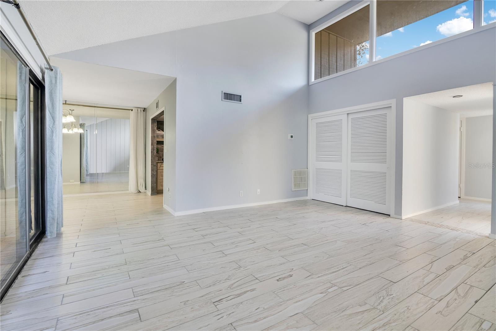 CROWN OAKS - Residential