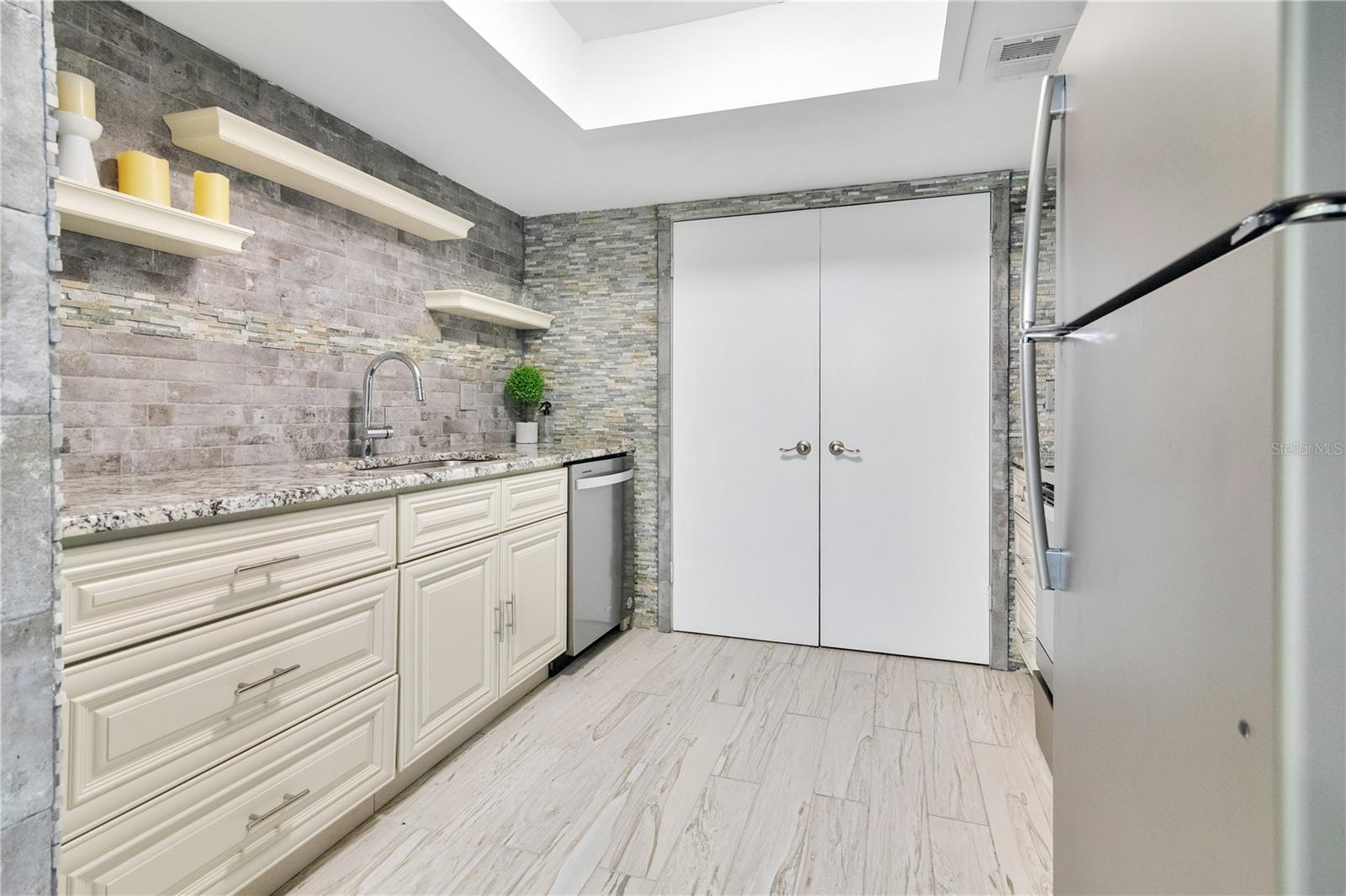 CROWN OAKS - Residential