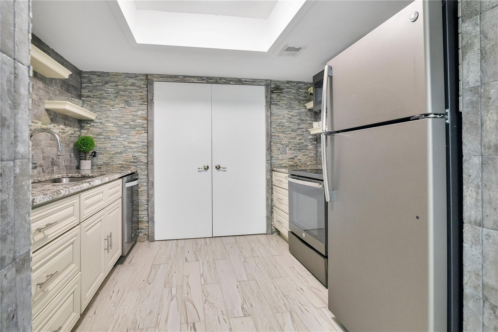 CROWN OAKS - Residential