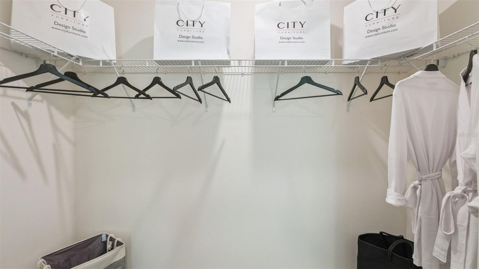 OAK POINTE - Residential