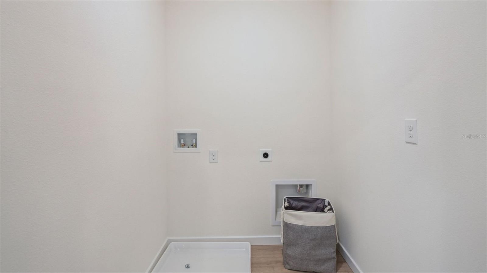 OAK POINTE - Residential