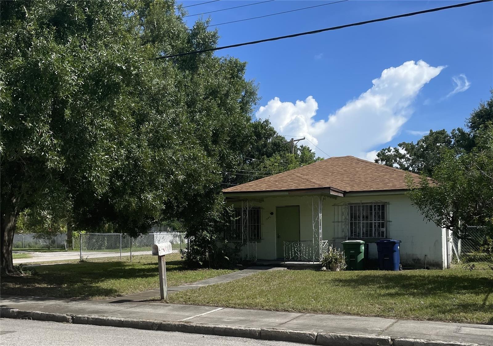 **INVESTMENT OPPORTUNITY** 2 BEDROOM 1 BATH BLOCK HOME THAT SITS ON A LARGE CORNER LOT. THE PROPERTY IS BEING SOLD
"AS-IS" PRICED TO SELL FAST. THERE ARE NO APPLIANCES OR FIXTURES INCLUDED IN SALE. ANY PROPERTY LEFT IN/ON PREPERTY IS FOR THE CONVENIENCE OF THE SELLER. ALL MEASUREMENTS ARE ESTIMATED AND SHOULD BE VERIFIED BY BUYER OR BUYER'S AGENT.